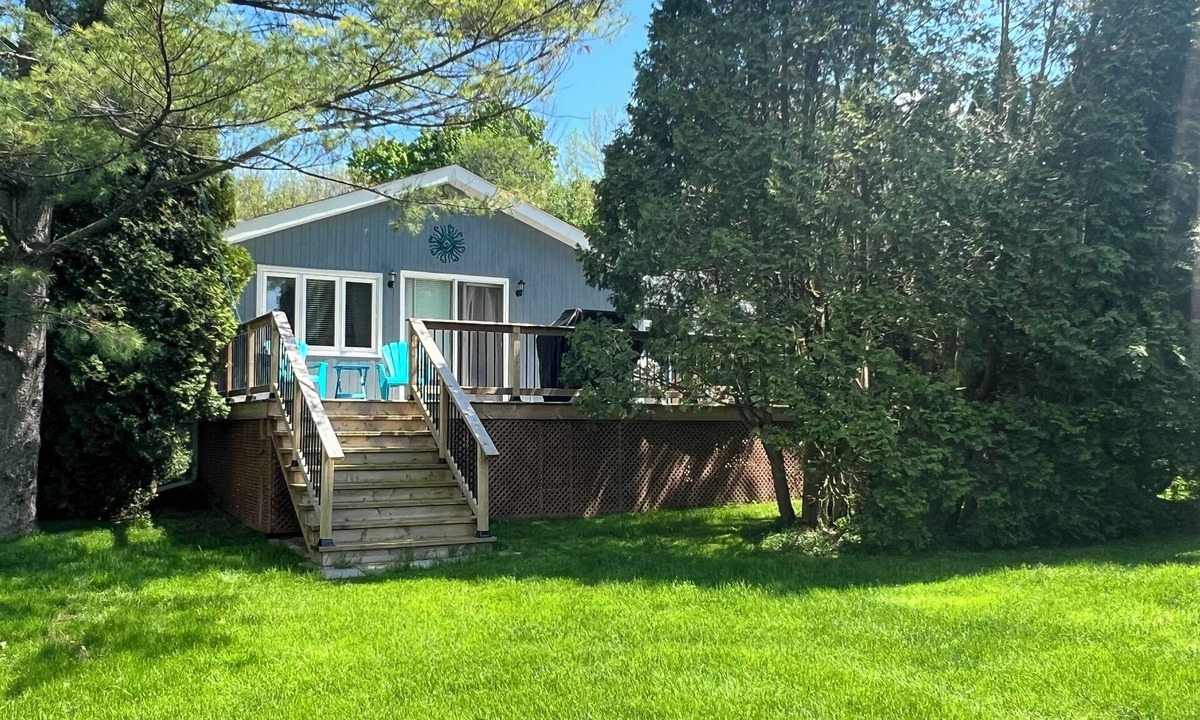 South Stormont House | WATERFRONT Seaside Bungalow. Amazing views on Island 17, Long Sault.