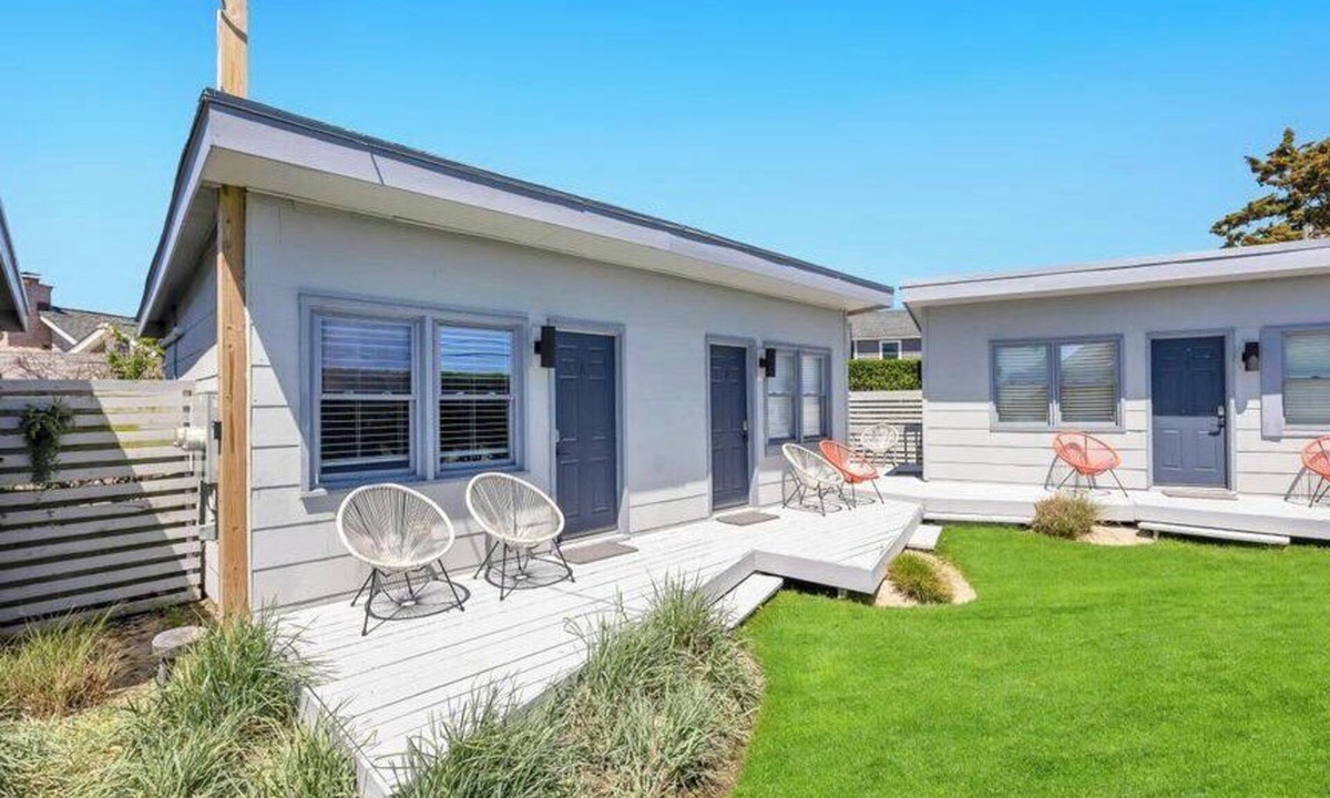 Hampton Bays Hotel | Waterfront studio and more in a Boutique Hotel, Heart of Hampton Bays,.