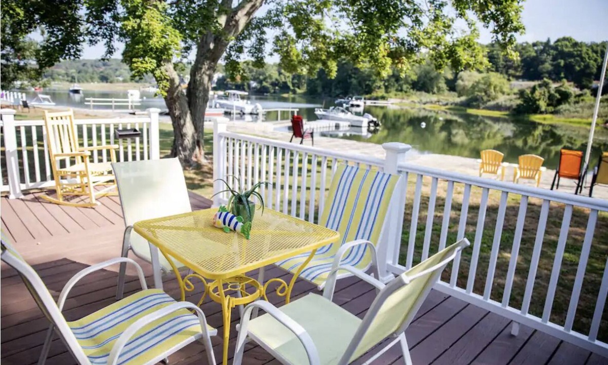 Tiverton Cottage | Waterfront Summer Cottage on Nanaquaket Pond