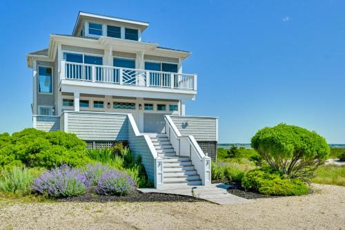 West Hampton Dunes House | Waterfront Westhampton Haven: Private Beach
