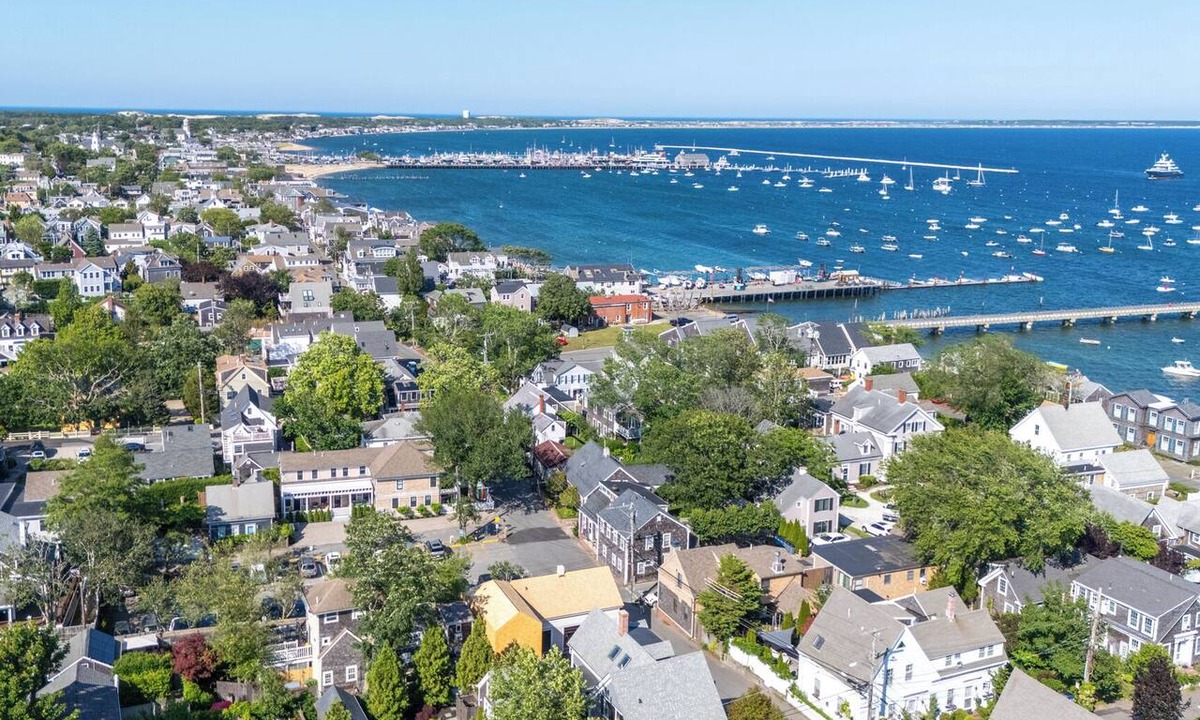 Provincetown Condo | WaterView Cottage, West End-Steps to Beach , Prv Deck & Garden, Internet, Pkg