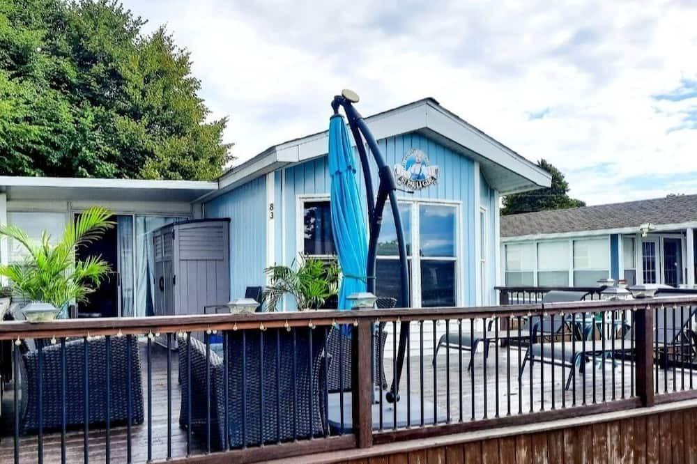 Sherkston Cottage | Waterviews at Sherkston. Sleeps 8, Golfcart included