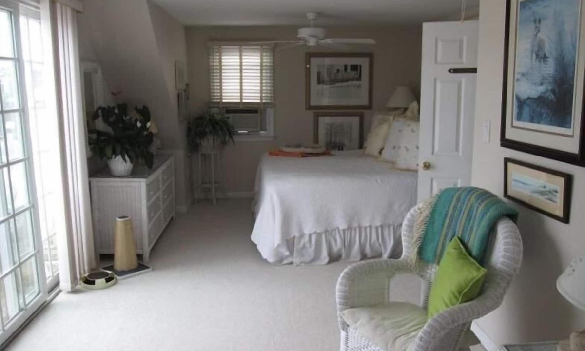 Surf City House | We are booking quickly for the 2025 season! We are dog friendly!