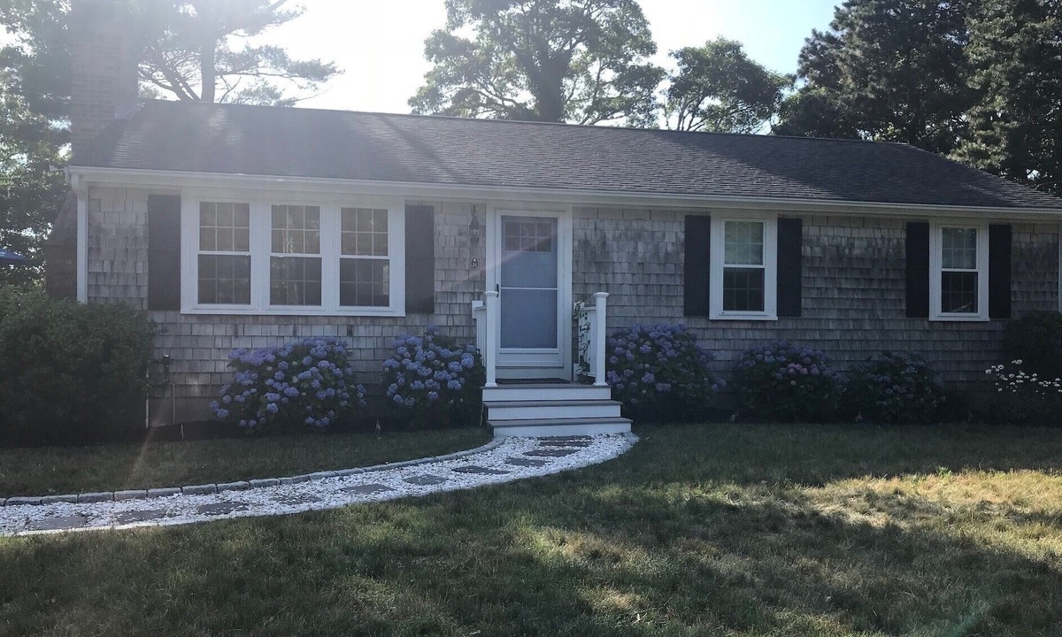 West Dennis House | WEEKLY West Dennis Home, 1 Mile to South Village Beach, 2 miles to West Dennis