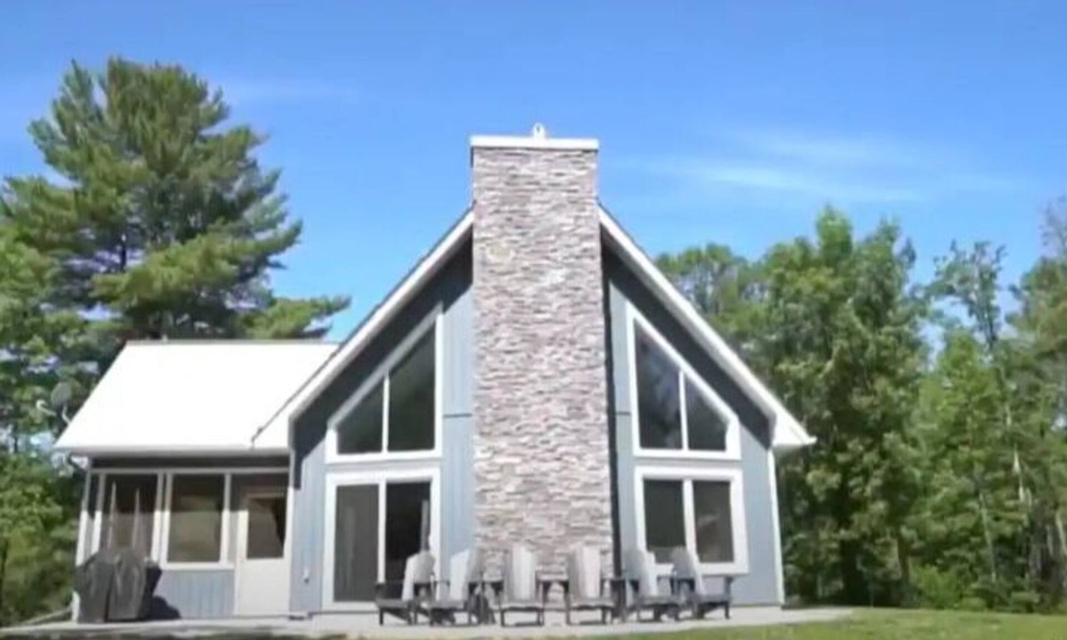 McNab/Braeside House | Welcome to the Hawk's Nest - 4 Season Cottage