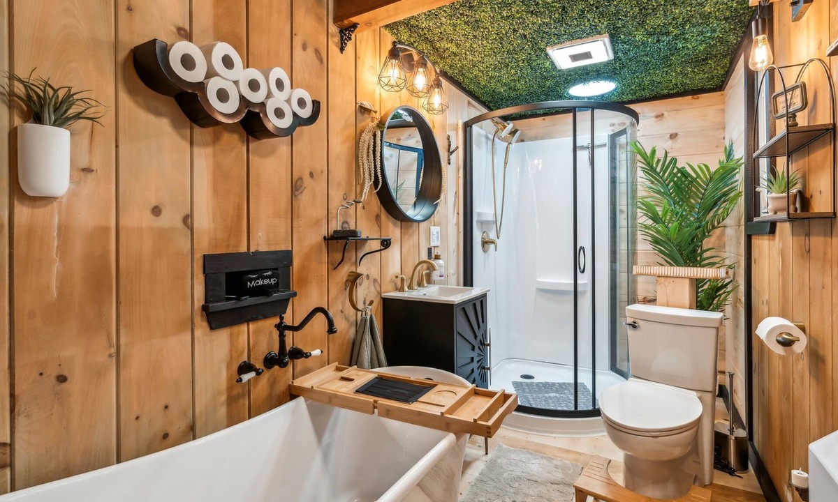 West Newfield Cabin | Welcome to THE NEST, HotTub/Sauna/Rock Haven Lake access