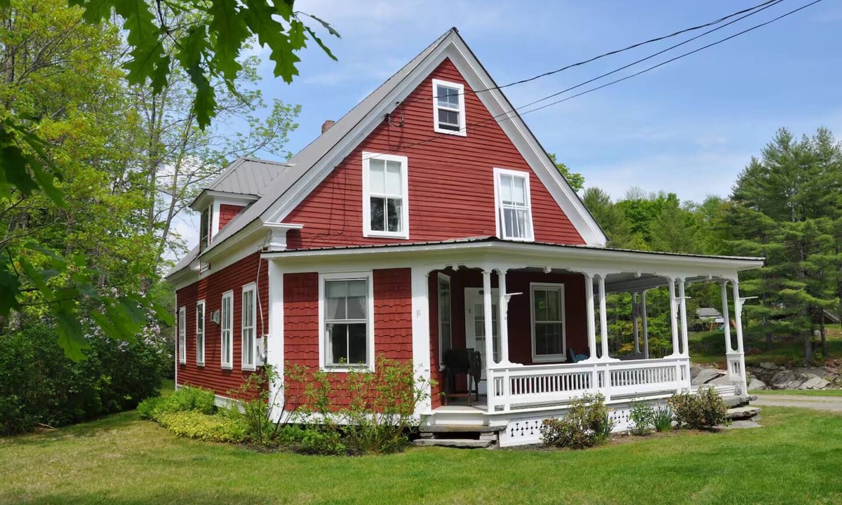 Cavendish House | Welcoming 4 Bedroom River Home in Cavendishn12 Minutes From Okemo Mountain.
