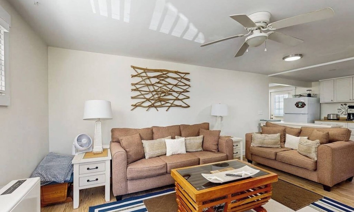 Boothbay Harbor House | Well-located, dog-friendly home - walk to footbridge & Barrett Park