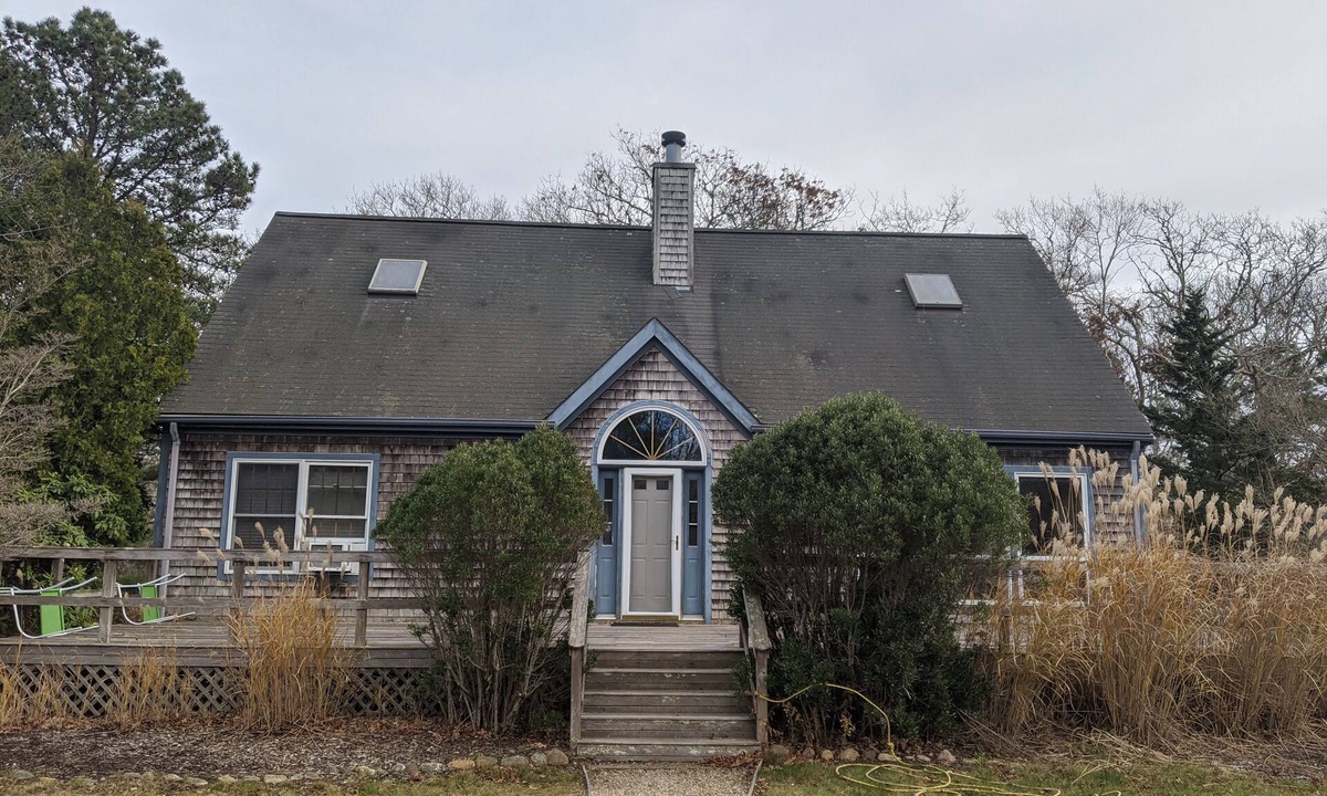 West Tisbury House | WEST TISBURY QUIET CLOSE TO TOWN AND BEACH