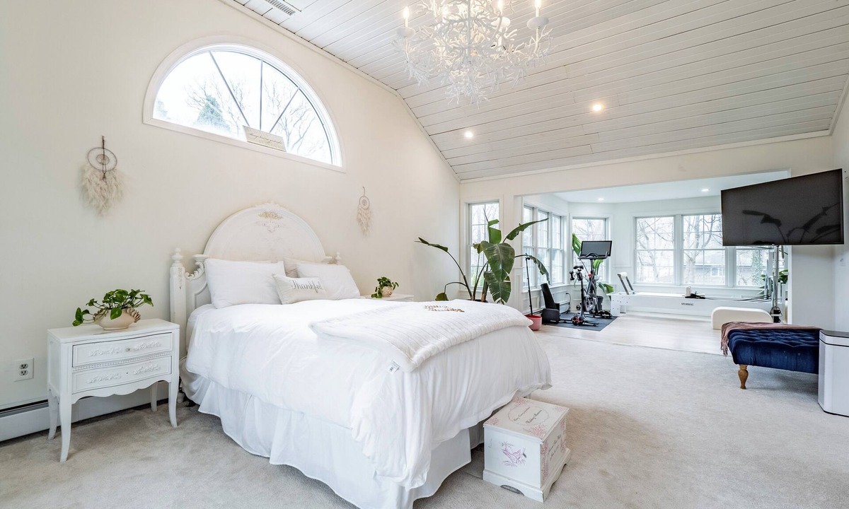 Westport House | Westport Dream Home 6 Bedroom/5 Bathroom Pool and Jacuzzi Steps to town