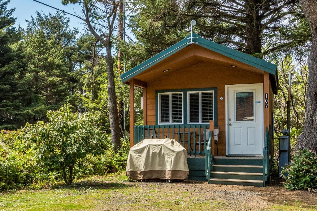 South Beach Resort | Whalers Rest Studio Cabin 13