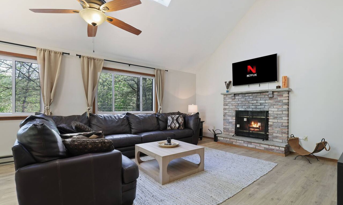 Lackawaxen House | Whispering Waters 3BD chalet in quaint Lackawaxen with game room