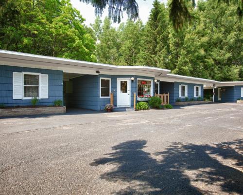 Sennett Hotel | Whispering Winds Motel