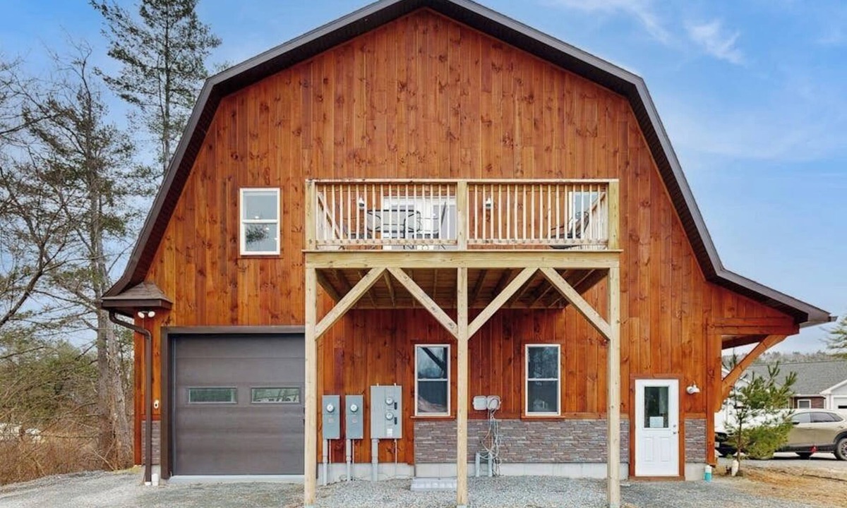 Littleton Apartment | White Mountain peaceful retreat w/furnished deck, garage, gas grill & location