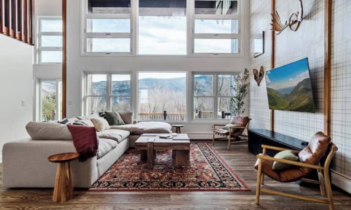 Bartlett Cabin | White Mtn Lux Retreat - Hot Tub, Sauna & Game Room