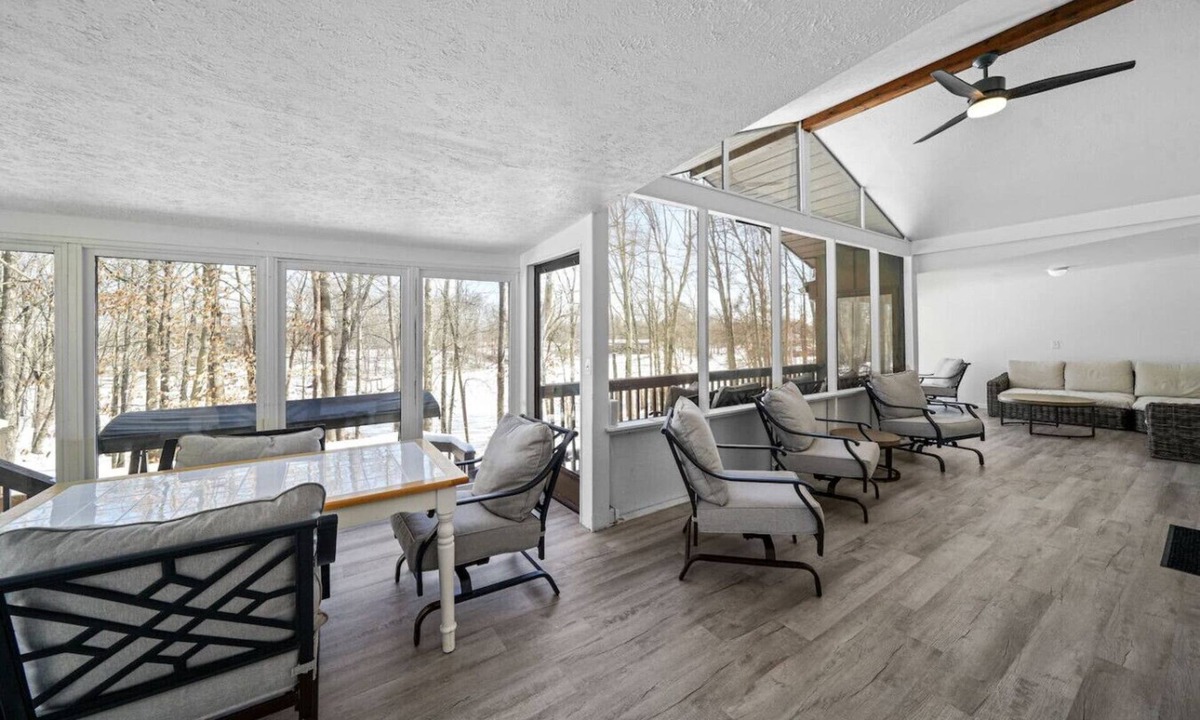 Streetsboro Cabin | White Tail Run & Eagles Nest At Heron Hill Retreat 2 Hot Tubs On Lake!