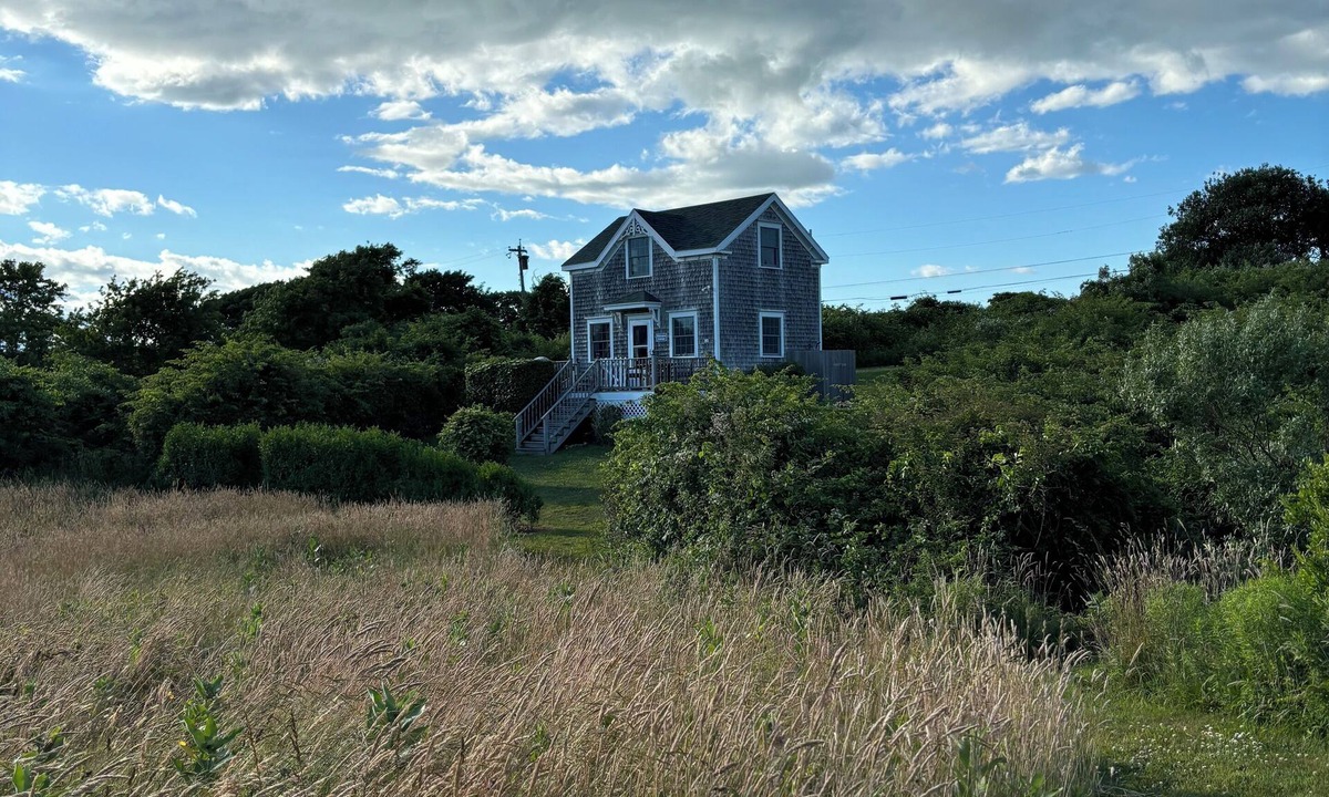 Block Island Cottage | Whitegate Cottage will not be renting in 2025. Thank you to our past guests.