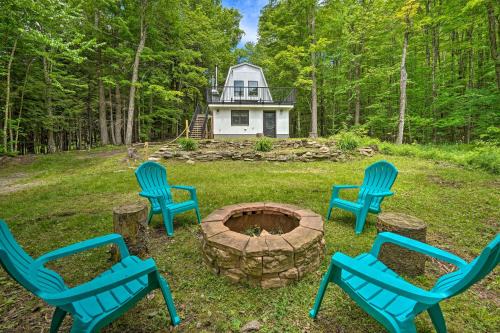 Wilmington House | Wilmington Chalet w/Hot Tub < 8 Mi to Mount Snow!