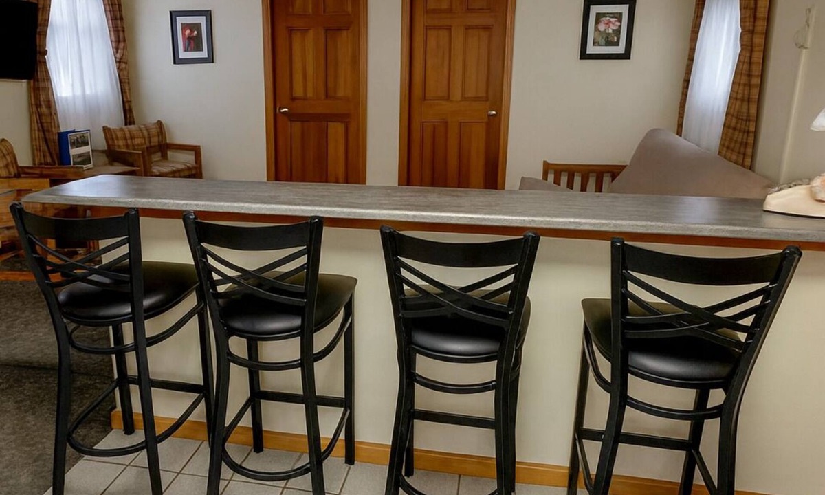 Dryden Apartment | Wilson Lake Inn: Shorefront Suites, Kayaks & Lakefront Getaway in Maine