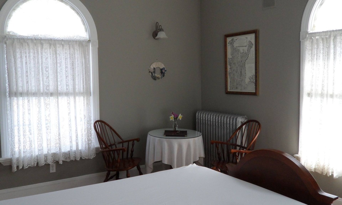 Off Broadway Bed & Breakfast | Windsome Bed & Breakfast