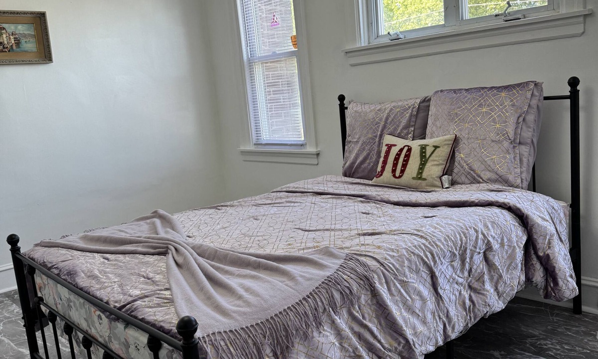 Northwest Philadelphia Apartment | Wonderful 3-bedroom apartment with AC in vibrant Philadelphia