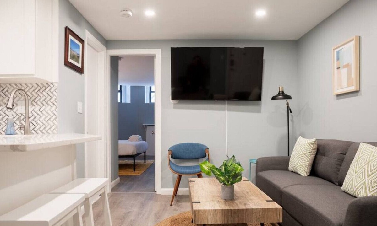 Fenway–Kenmore Apartment | Wonderful Back Bay 1br/1ba | Short walk to Fenway!