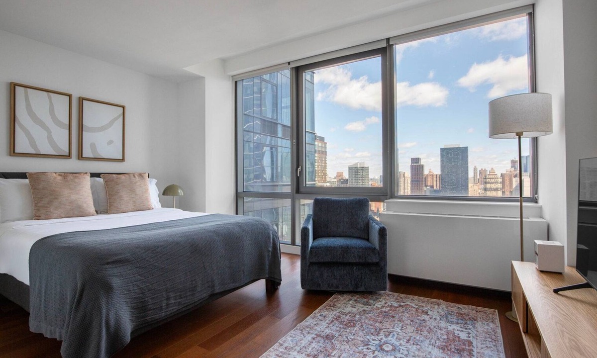 Chelsea Apartment | Wonderful Hudson Yards Studio w/Gym, Rooftop & Lounge, by Blueground