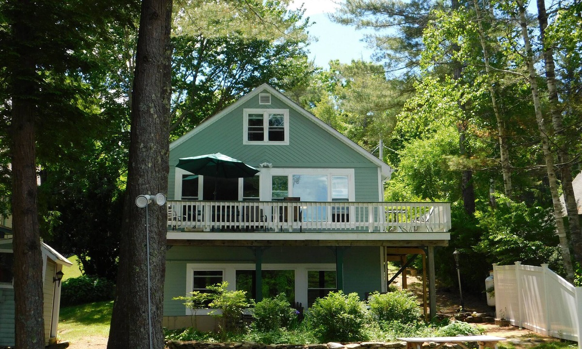 Standish Cottage | Wonderful pet-friendly waterfront home on Sebago Lake Basin in Standish