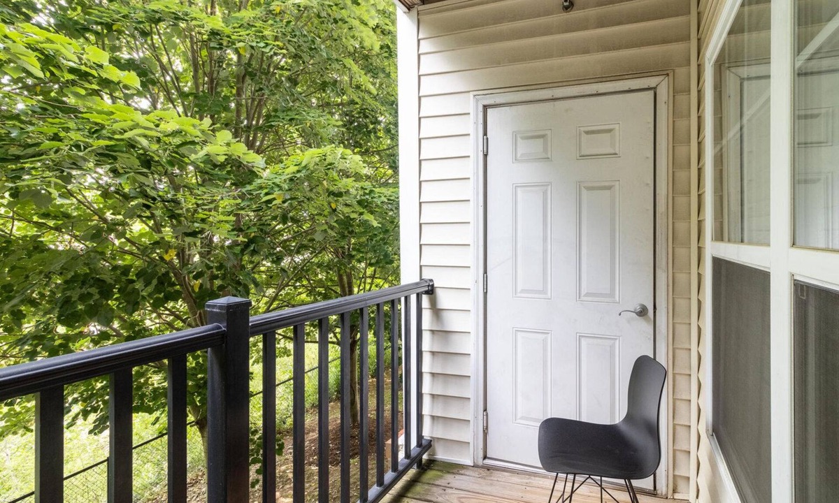 Boston Apartment | Wonderful Woburn 2BR w/In-Unit W/D, close to Restaurants, by Blueground