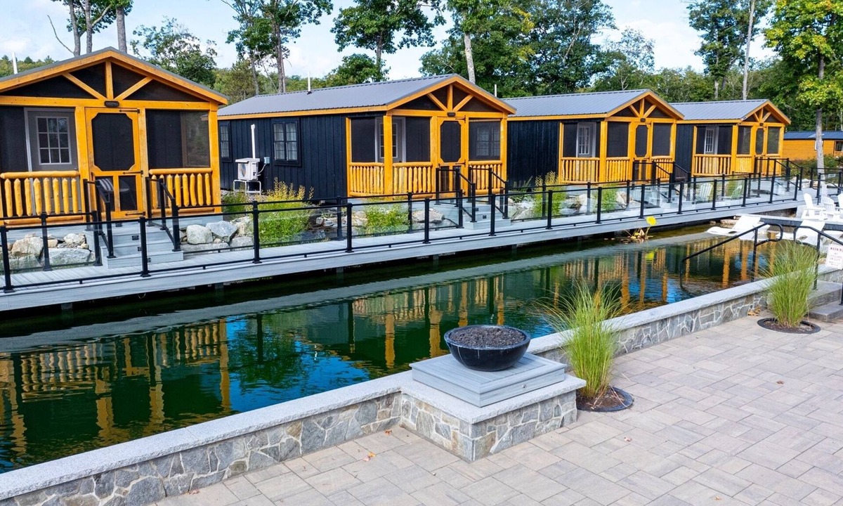 North Sebago Cabin | WOOD THRUSH - RESORT WITH 12 PROPERTIES. NATURAL POND FOR SWIMMING.