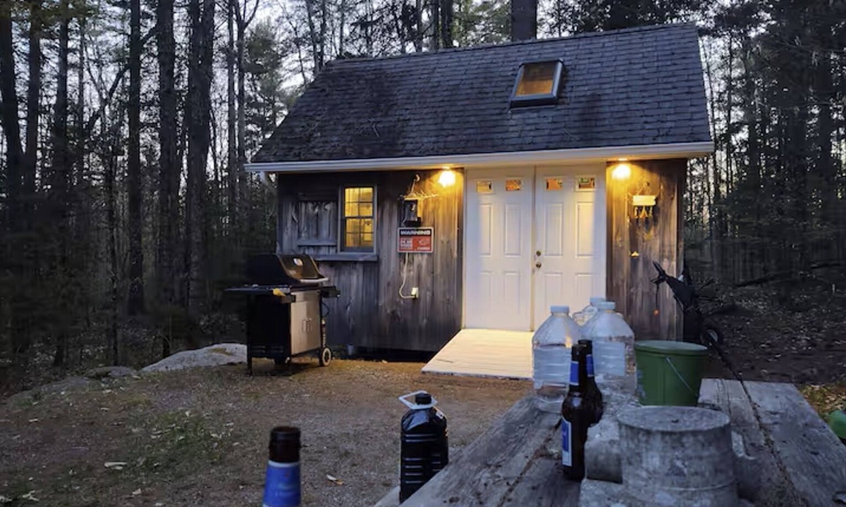Warren Cottage | Wooded Mountain Getaway 2-bedroom bunkhouse with AC in Warren, NH
