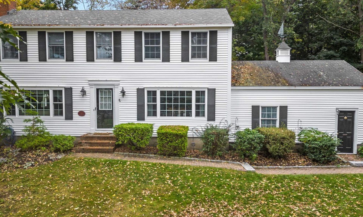 York Harbor House | Woodsea – A Classic Coastal Retreat Steps from Long Sands Beach