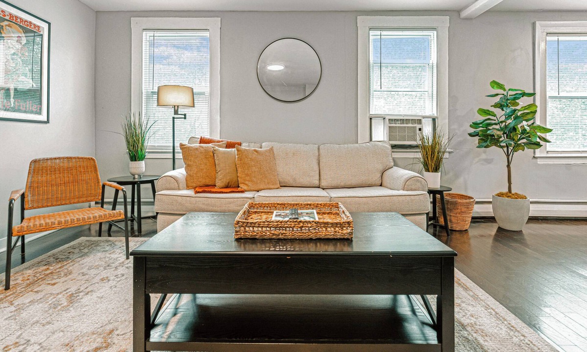 Mill River Apartment | Wooster Square Little Italy - 2BR/1BA
