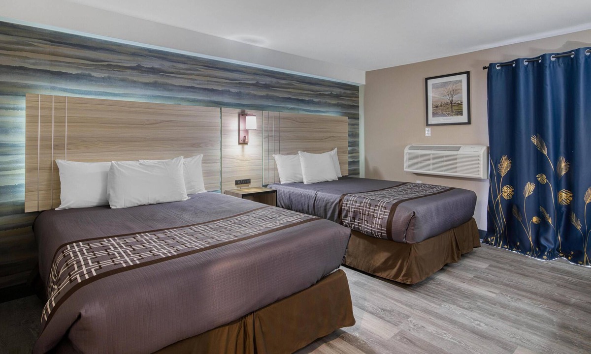 North Conway Hotel | Yankee Clipper Inn, SureStay Collection by Best Western