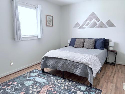 Jay House | Yinzer House - Adirondack Hiking Whiteface Ski Arcade Fun