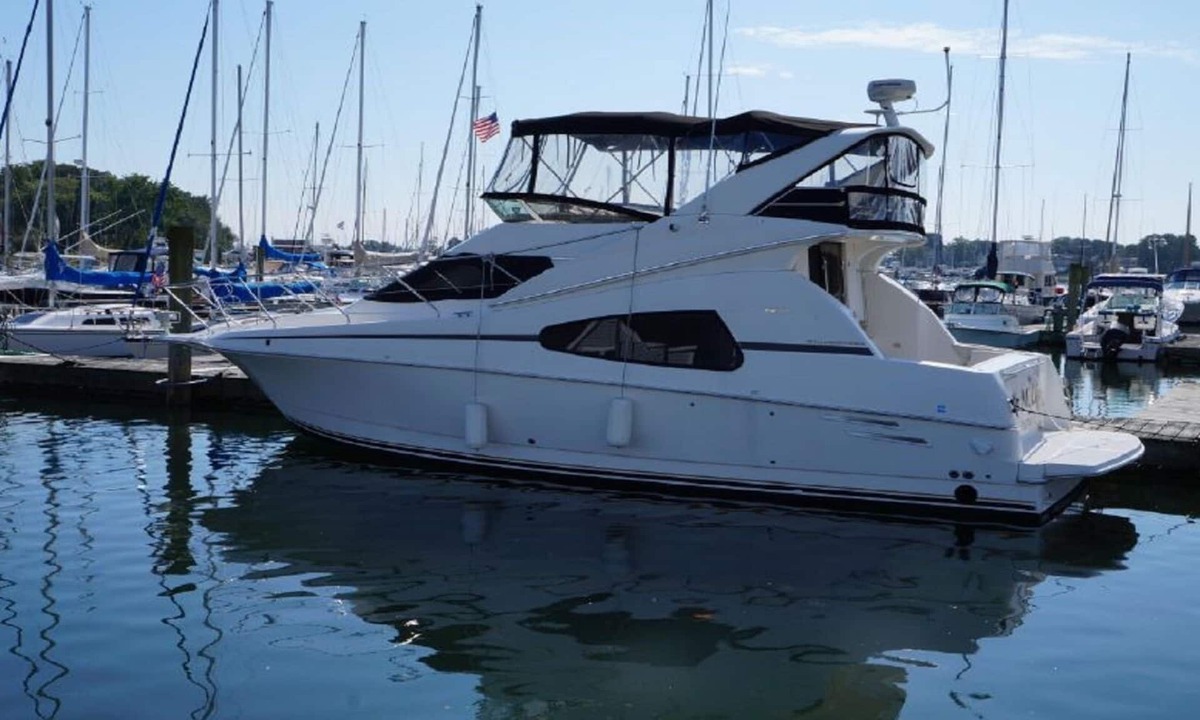 Thompson Square - Bunker Hill Boat Rental | Your Floating Suite in Boston Harbor