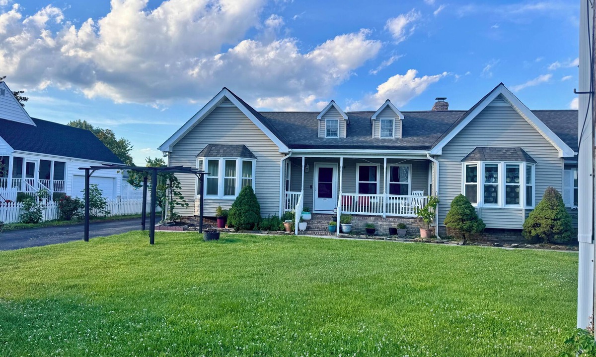 West Ocean City House | Your Ideal Gateway Awaits you in this charming 3-bedroom house.