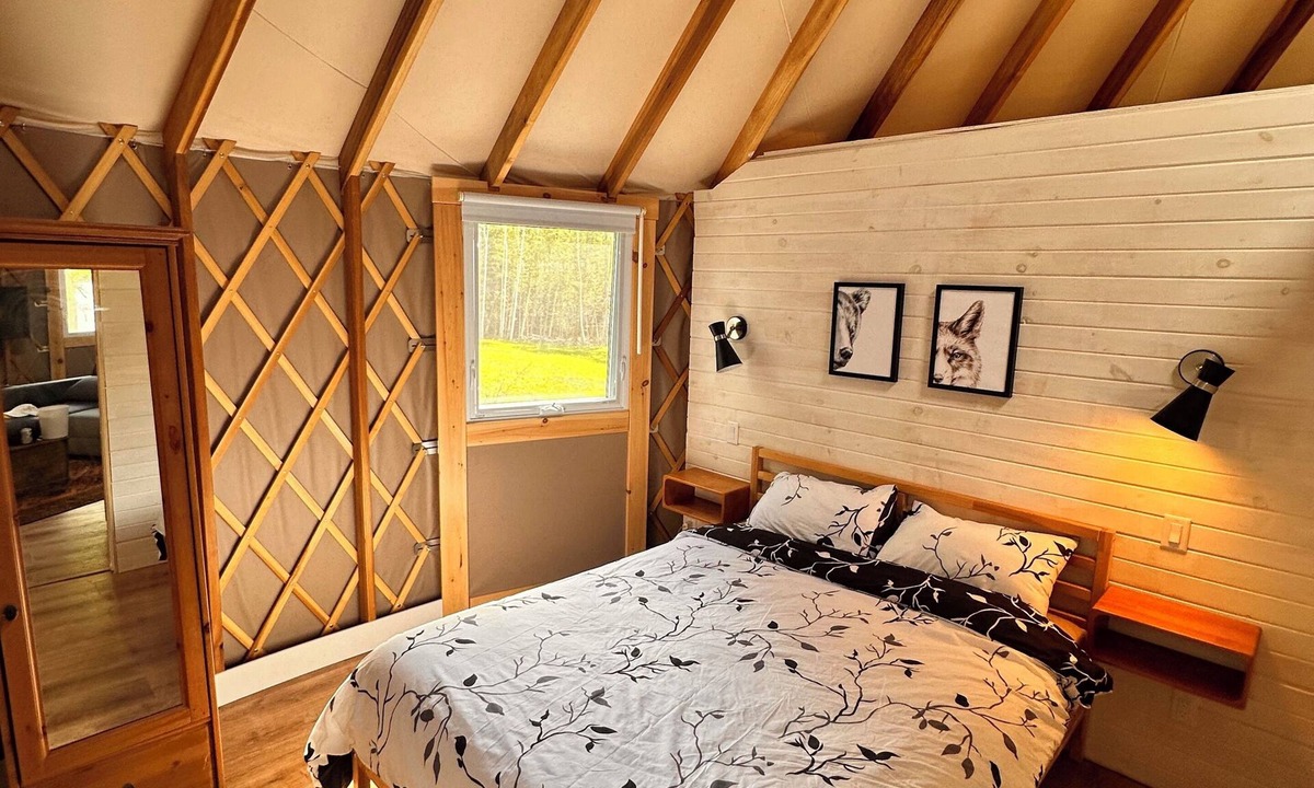 Lanark Highlands Cottage | Yurtopia on the Lake