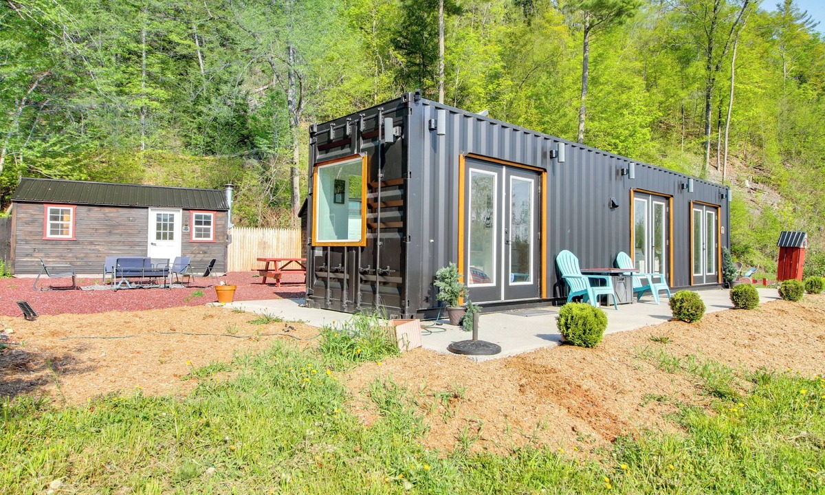 Hubbardton House | Zen Box Farm Eco Retreat Compound for Family Fun