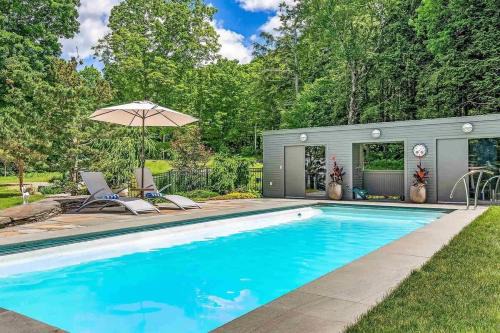 Stowe House | Zenbrook - Sauna and Firepit Pool Luxe Design
