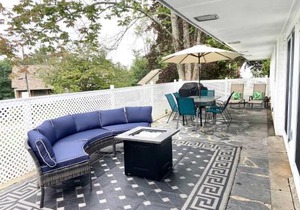 2 Mi to Lake Winnipesaukee! Group Hideaway