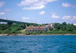 3-Star Hotel ∙ Club Wyndham Newport Overlook