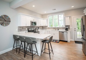 Beautiful Maine Cottage With Resort-Like Amenities Close To Beach!