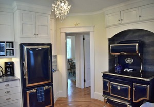 Beautiful, updated 3 bedroom home with parking for 8 cars in downtown Newport