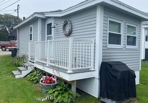 "Blue Heaven"- Airy cottage just steps from Pine Point Beach, Maine