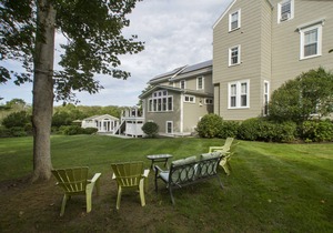 Charming apartment with 12 foot ceilings, fireplaces, and lots of sunshine.