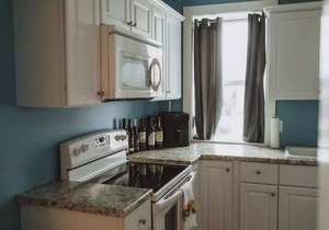 Comfy 1BR unit off Thames St with Parking