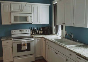 Comfy 1BR unit off Thames St with Parking