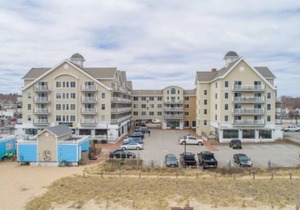 Fabulous beachfront 2 Bedroom Condo in the middle of the action