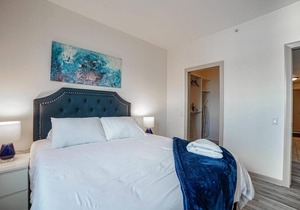 Gorgeous 2bd Condo Patio Gym Parking Coffee in Calgary